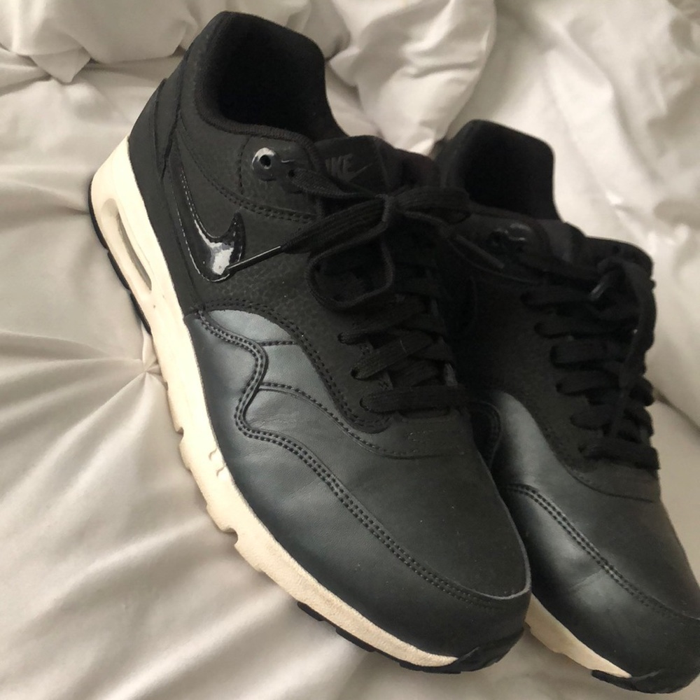 Navy Blue Nike Air Max